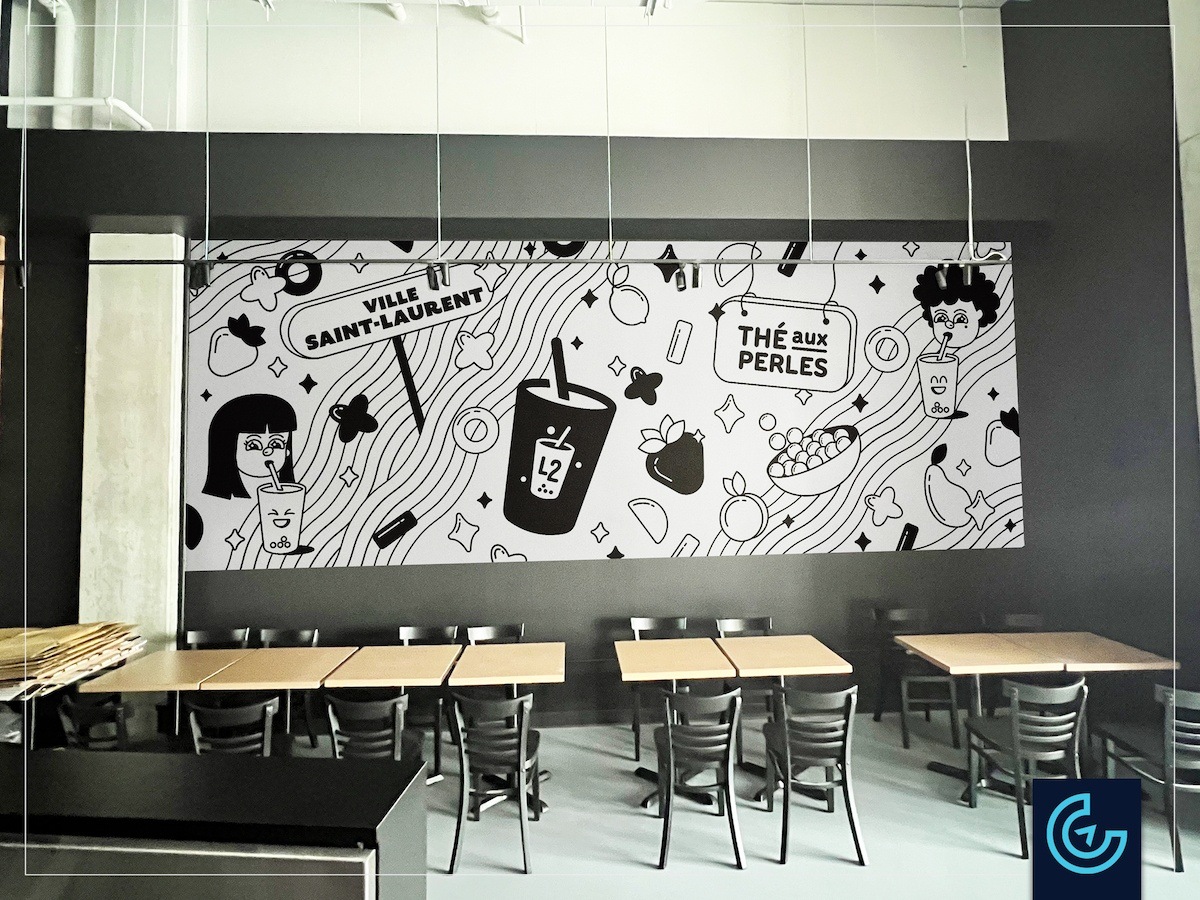 Impression et installation du graphique mural décoratif pour le boutique de thé aux perles L2 à Ville Saint-Laurent.